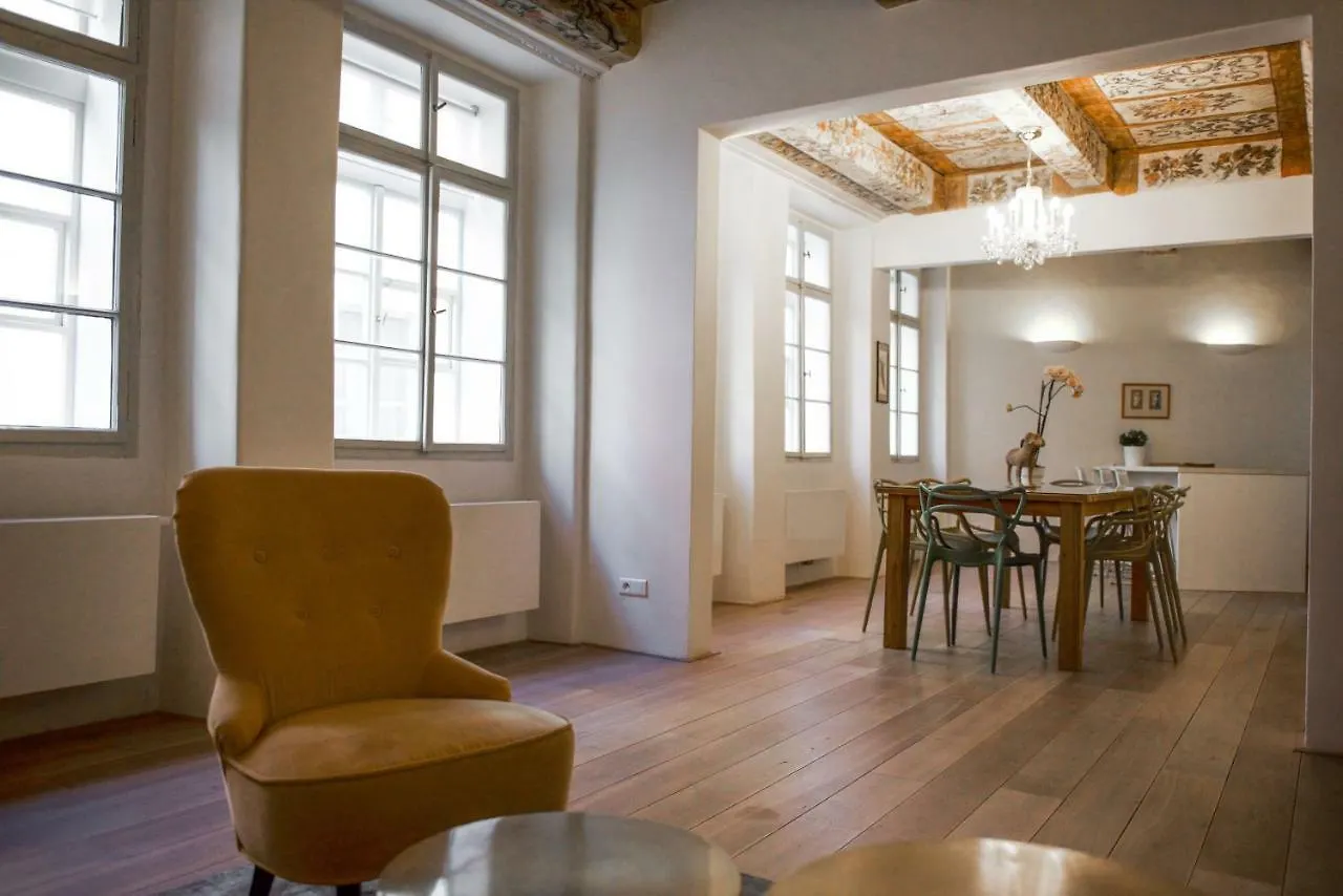 Apartment 18Th Century Baroque Residence Prague