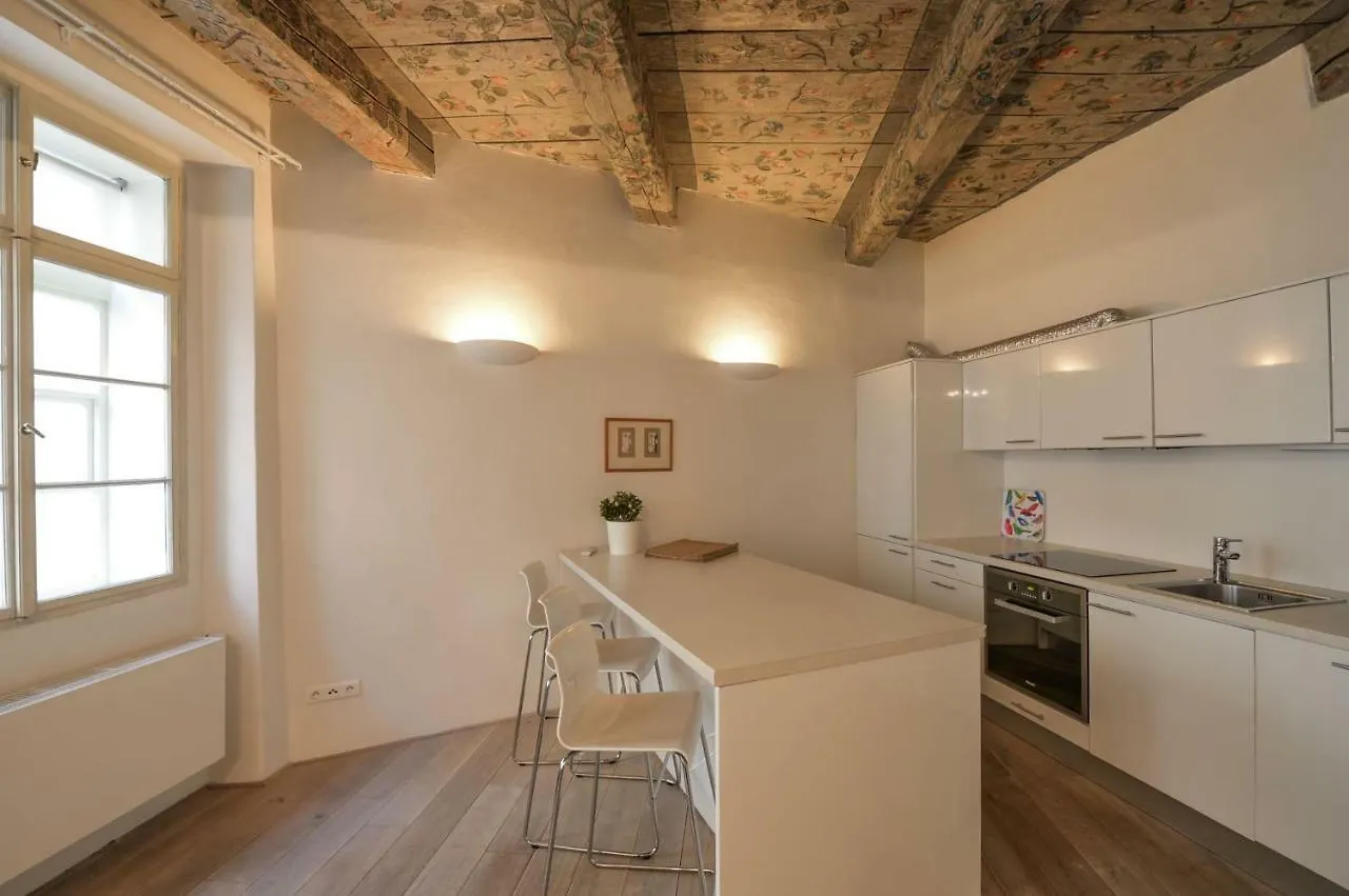 18Th Century Baroque Residence Prague Apartment